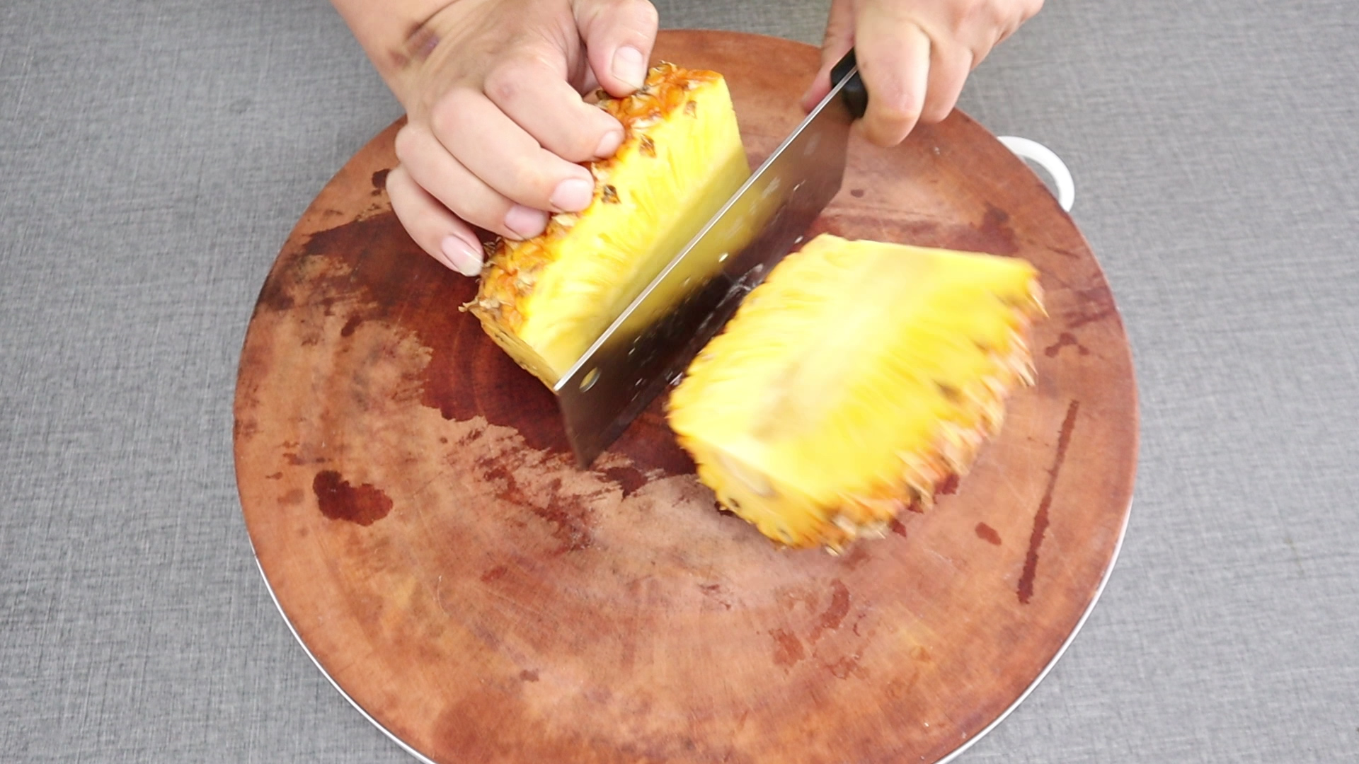 手把手教你切菠萝视频,切菠萝的神仙做法