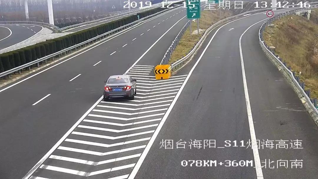 司机一个举动救了一对母子,司机一个举动救了三辆车