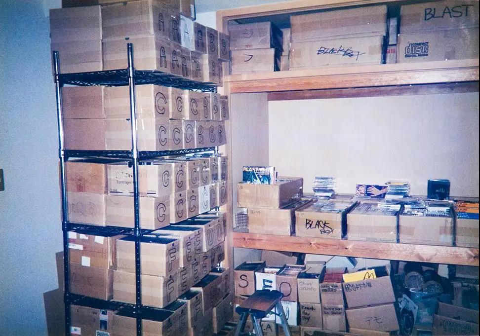 骑在马斯克头上的男人,骑在马斯克肩上的人