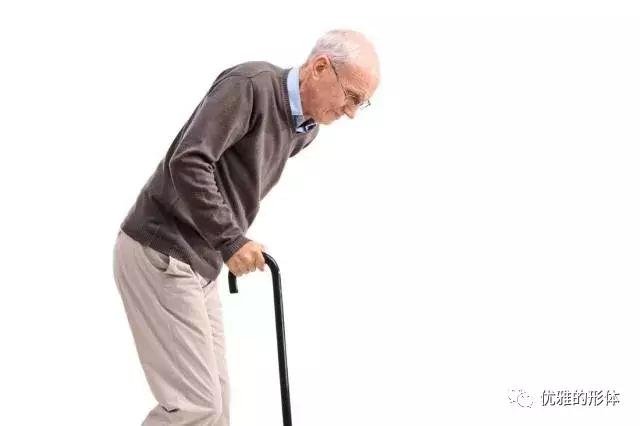 促进排便一天喝多少水,促进排便一天吃几根香蕉最好