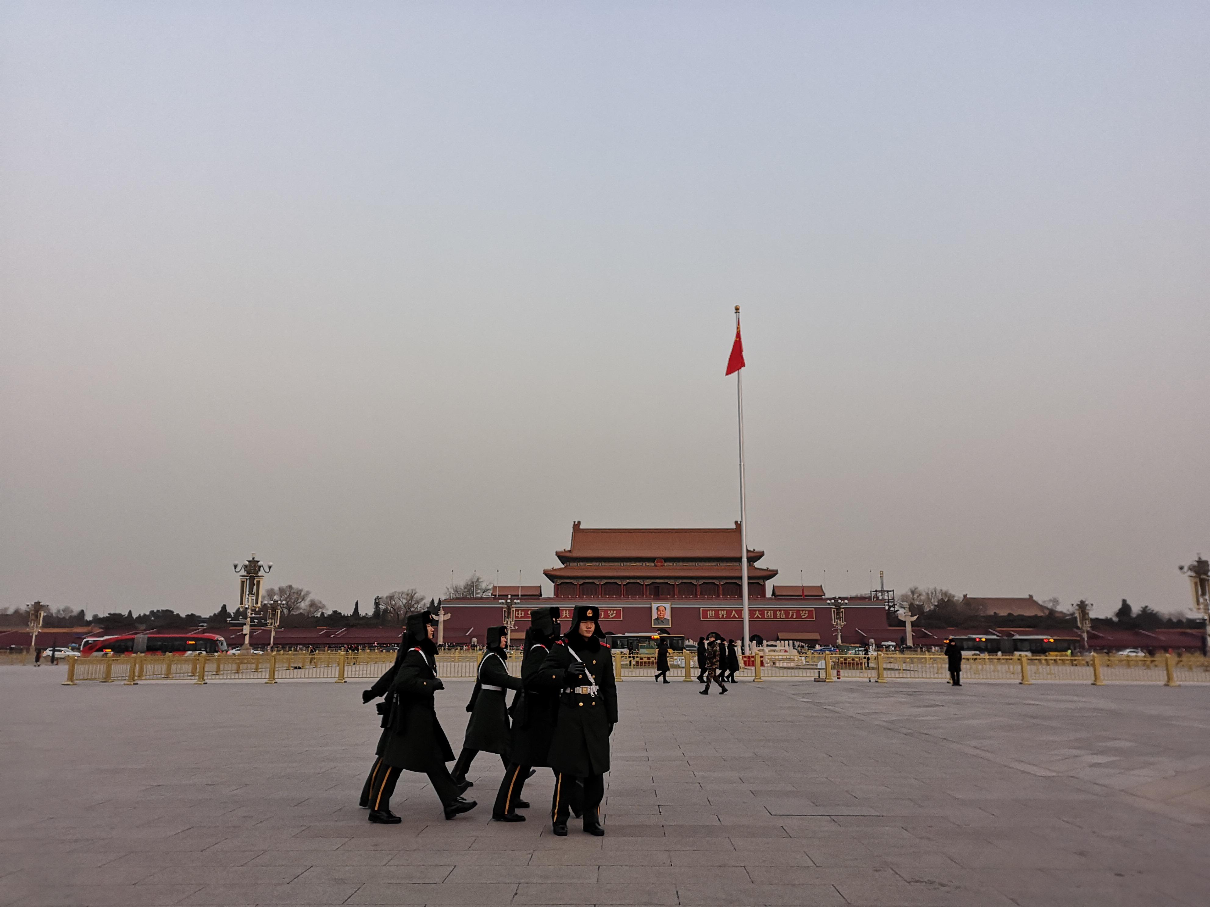 逛颐和园观十七孔桥金光穿洞,离颐和园金光穿洞奇景最近的入口