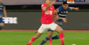 恒大亚冠张琳芃被红牌,恒大逃过点球手球绝杀