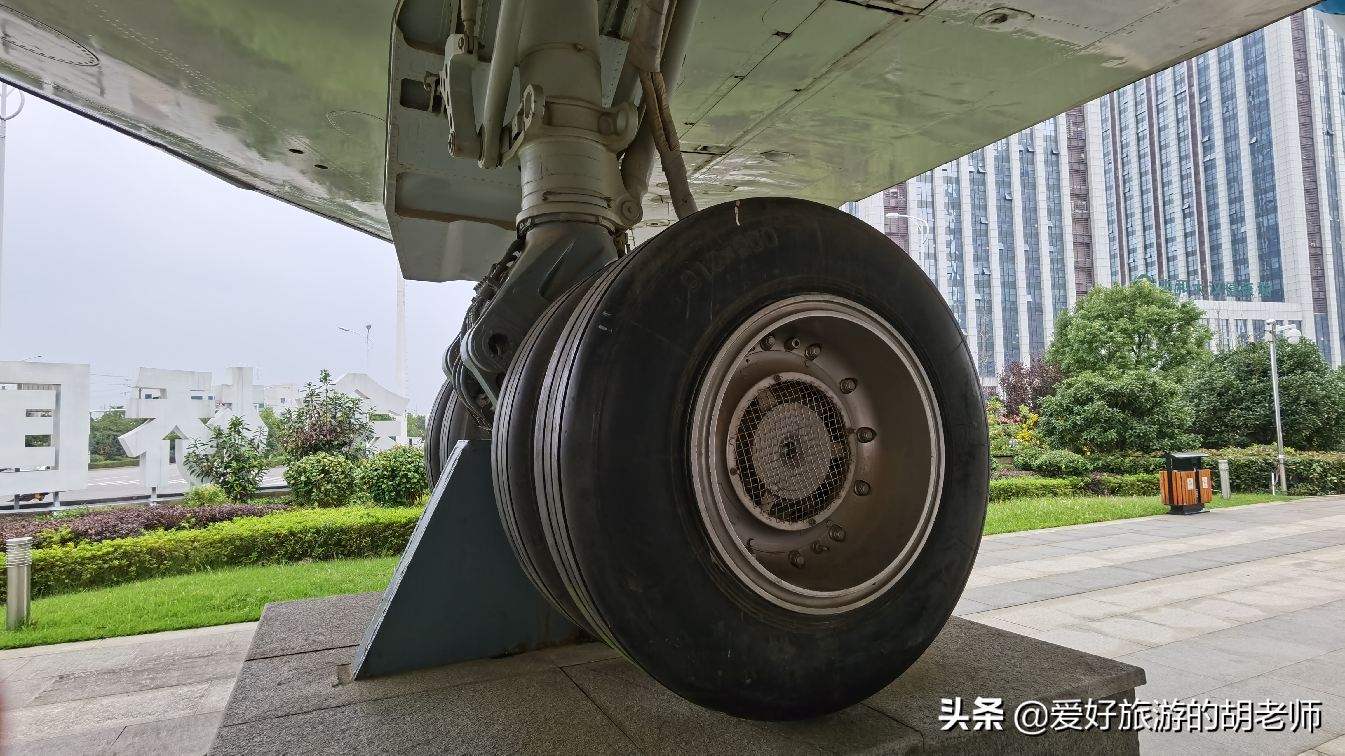 长沙这里摆了个飞机模型，比一些真飞机还大，如今成为当地地标