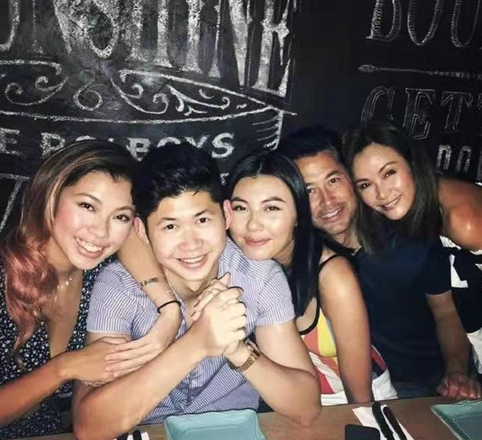 香港名模女儿，公开宣布“同性婚礼”，女友更是大有来头