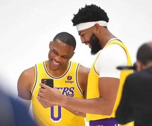 韦少赛后采访再出迷之发言,威少表现持续低迷