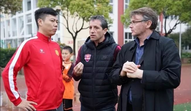 冲上中乙，是上海这家业余足球俱乐部成立十周年的最好礼物