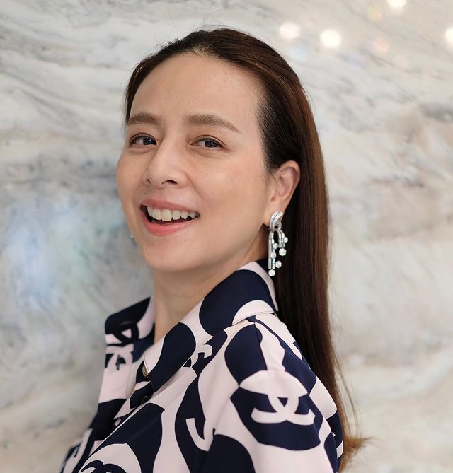 56岁泰国华裔富婆跪拜苏提达,泰国第一美女香奈儿