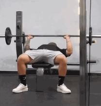 胸肌练歪了怎么办,胸肌歪是不够大么