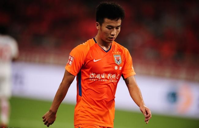 相形见绌！鲁能95小妖卖了2000万，恒大主力后腰却无人问津