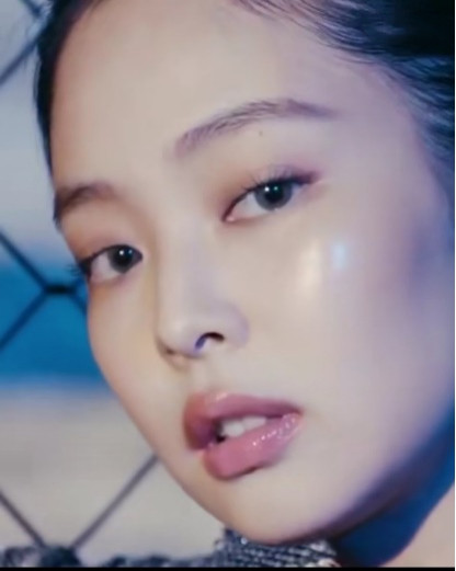 jennie六大女刊满贯,jennie韩国唯一女艺人杂志大满贯