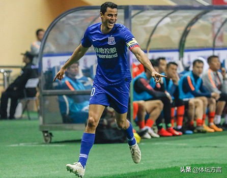 他是申花出场王，为球队拼到吐血曾被骂“叛徒”，如今38岁未退役