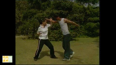 被人掐住脖子格斗防身术,格斗术侧击插喉