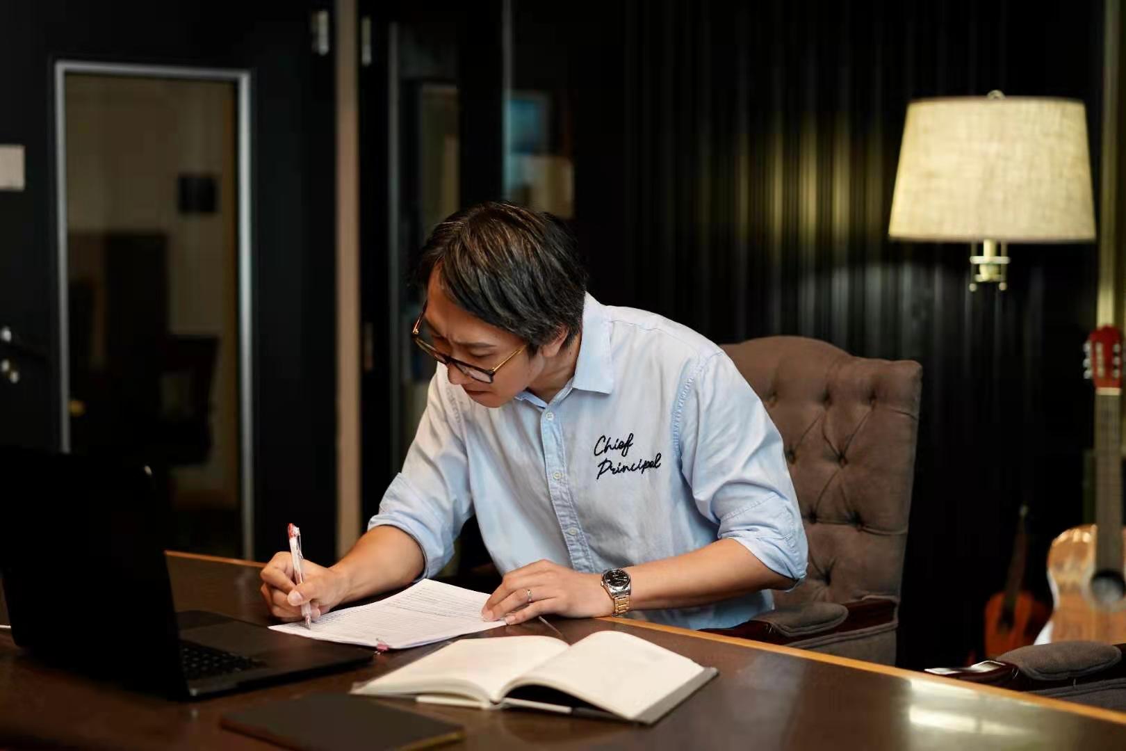 ​央视热播广东原创粤语歌曲《追梦百年》创作团队简介