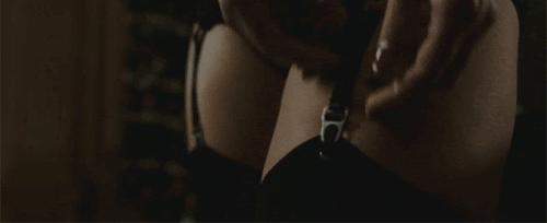 女团成员腿上为什么绑带子,女团腿上为啥绑带子