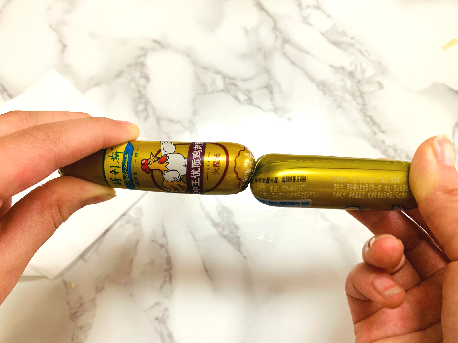 吃了30年的火腿肠，原来金属环下“暗藏玄机”，一转一拉轻松打开