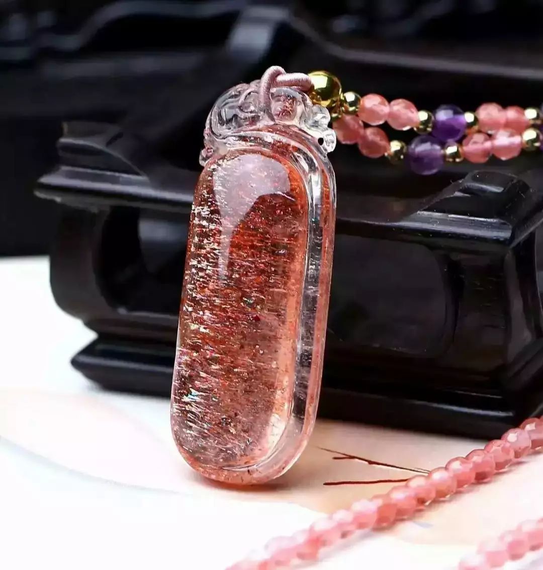 粉水晶和草莓晶可以一起戴不,金草莓晶和粉水晶哪个功效强