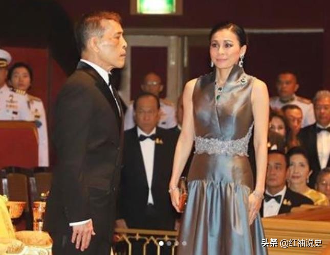 泰国王后惊艳高清图,泰国王室公布贺卡