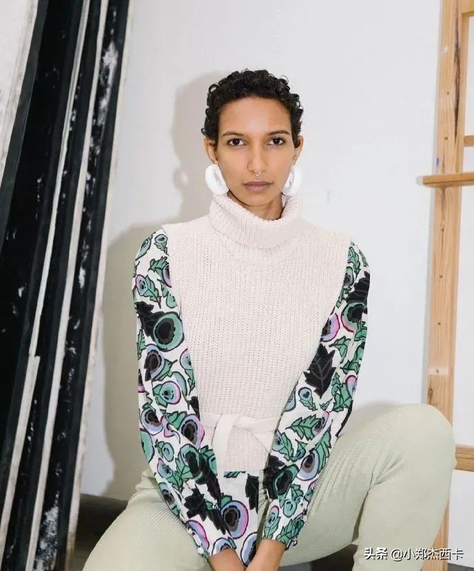 这个单品太绝了，贝嫂、丹麦玛丽王妃、周雨彤、刘雯都pick了它