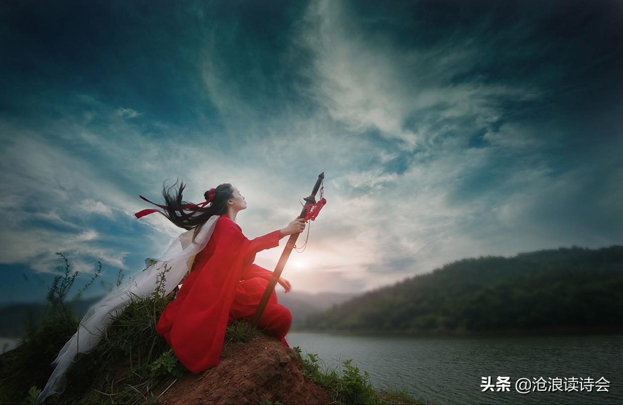 读完这首诗来夸李白天才，仗剑闯荡，挥洒豪情自信，美得让人心醉