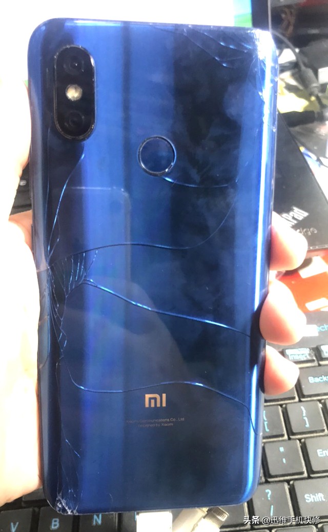 小米8进水黑屏了怎么拆机,小米8探索版进水能开机屏幕不亮