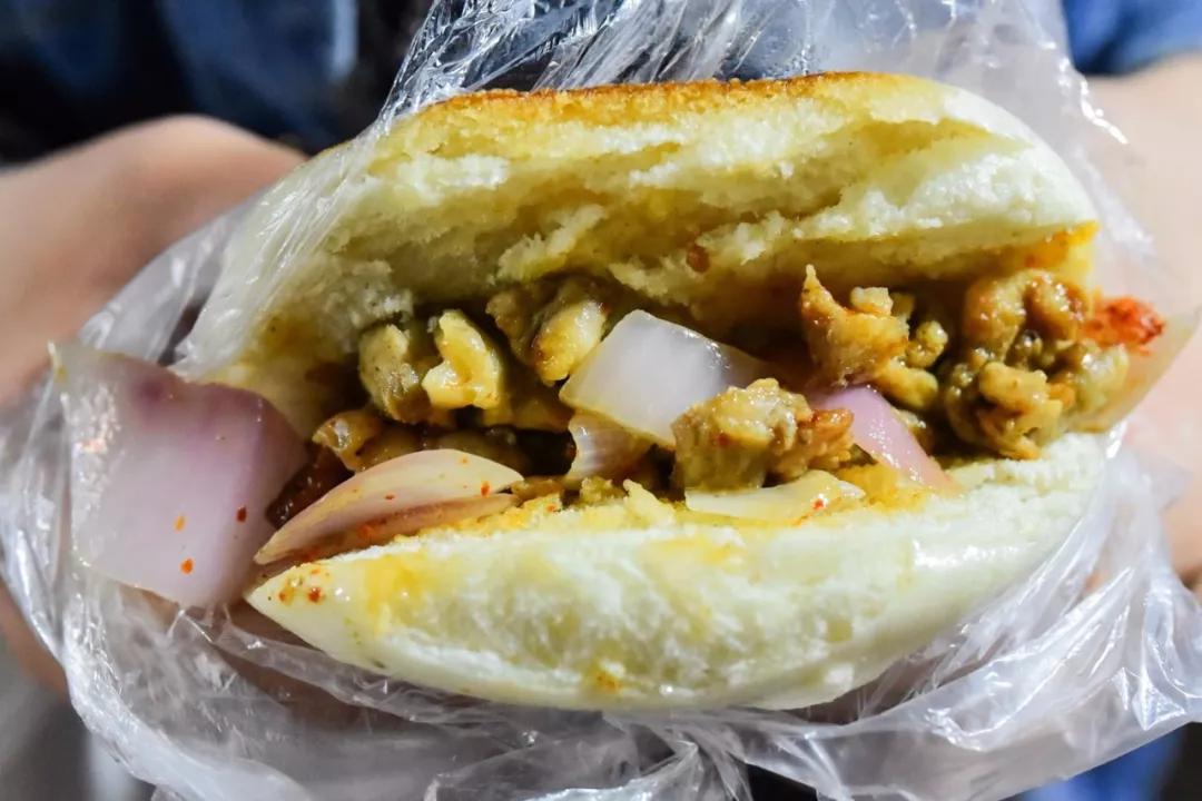 合肥安农大美食一条街是哪个门,合肥人气最旺的小吃街夜吃