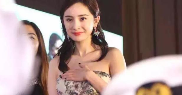 迪丽热巴出席活动穿礼服,迪丽热巴穿礼服出席活动