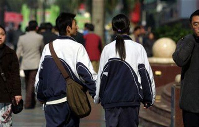 你是“处女”吗?爸爸问青春期女儿,女儿的回答让父亲心头一紧