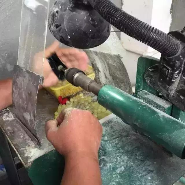 蜜蜡珠子怎么加工视频,蜜蜡珠子怎么做出来