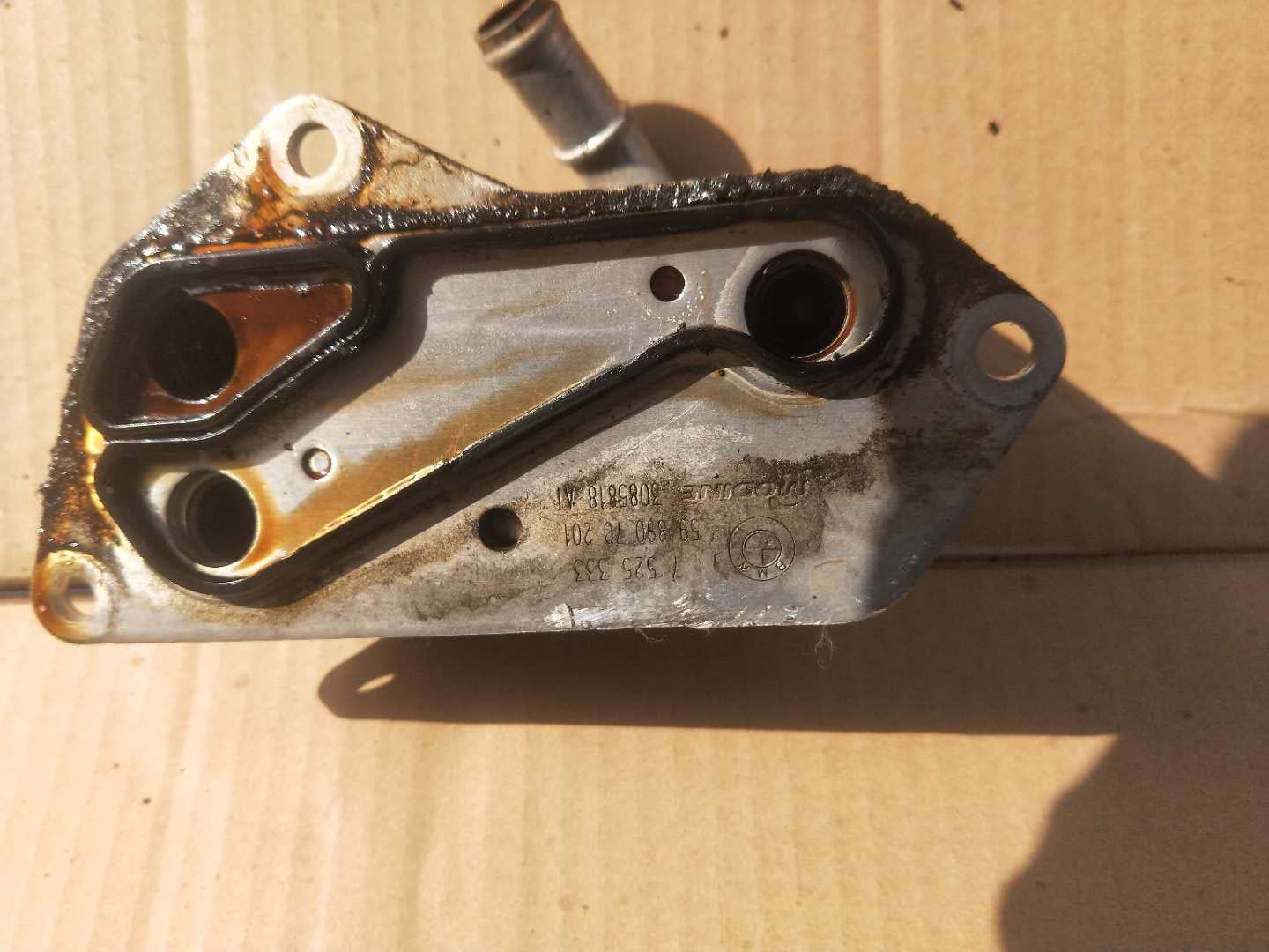 2010款宝马523发动机漏油,宝马523li发动机维修翻新