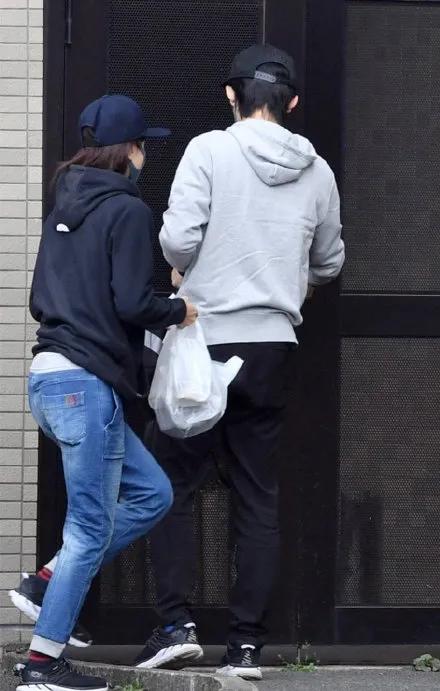 他是世纪美少年，她帅到掰弯无数小姐姐，相恋10年不婚的神仙眷侣