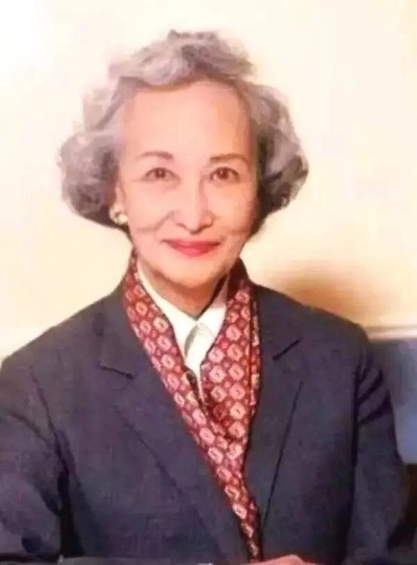 月入3000元买lv包包,买假的奢侈品包的女人虚荣吗