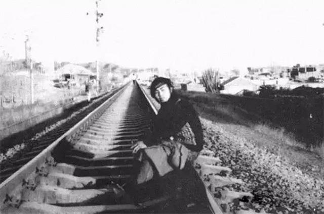 海子爱情经历,海子的两段情史