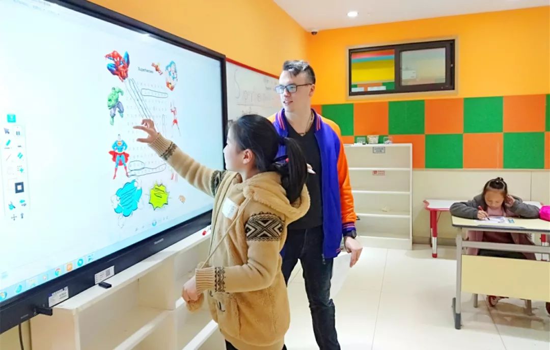 今天弗恩英语的故事，是关于超级英雄降临