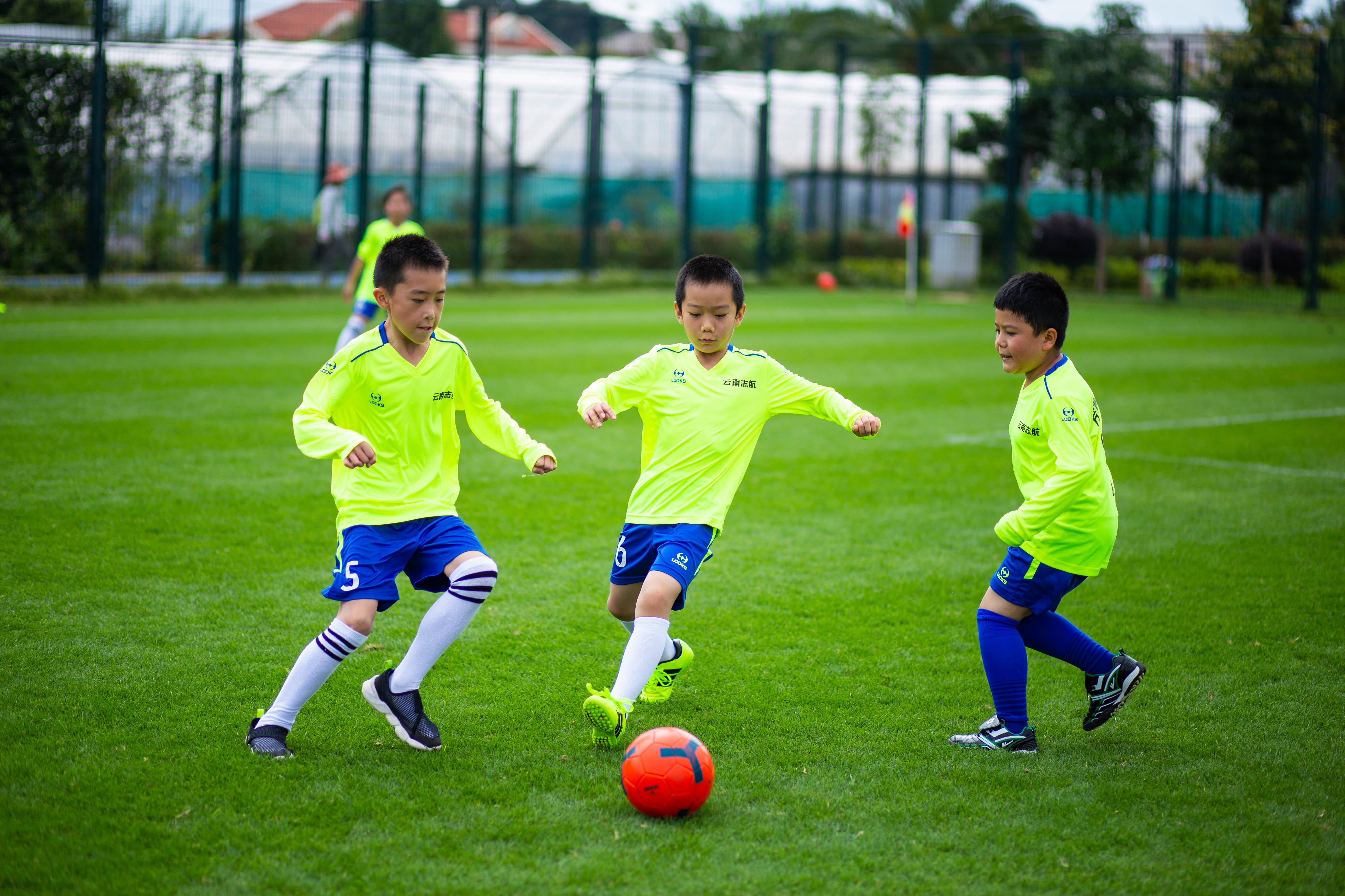 天冷更需要跑步,5天4夜足球冬令营