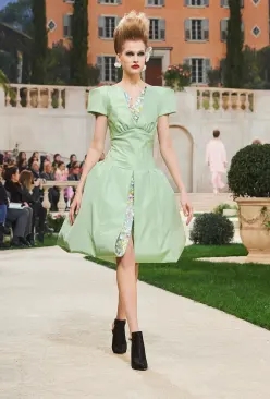 chanel香奈儿1995年时装秀,chanel香奈儿2015高级时装秀