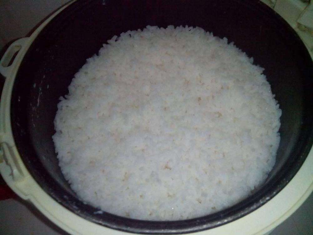 煮米饭糊了放什么减少糊味,米饭煮出来黏糊糊怎么补救
