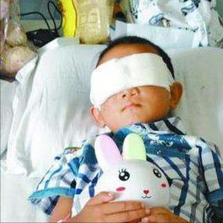 家长一定要让孩子远离干燥剂,为什么父母说干燥剂碰水会爆炸