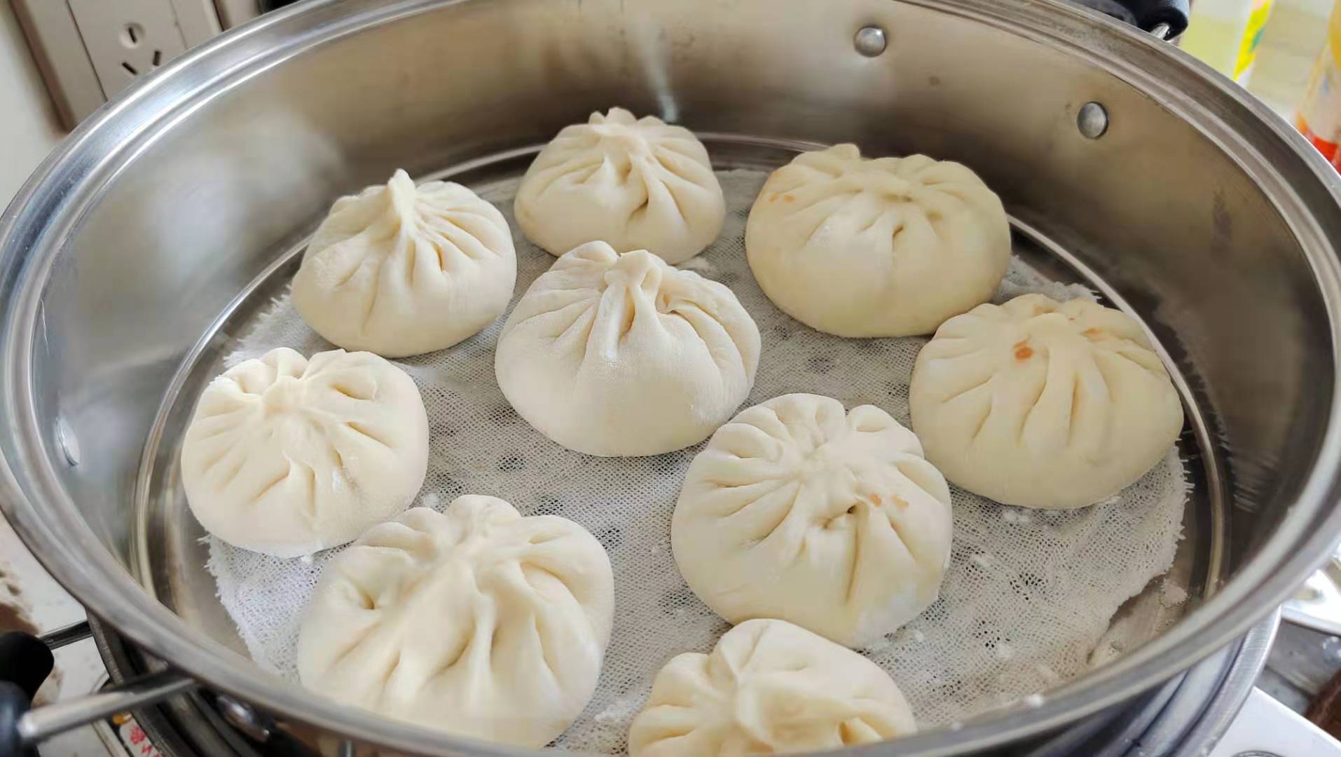蒸包子用冷水蒸还是用热水蒸技巧,冷水蒸包子一般蒸多少分钟合适
