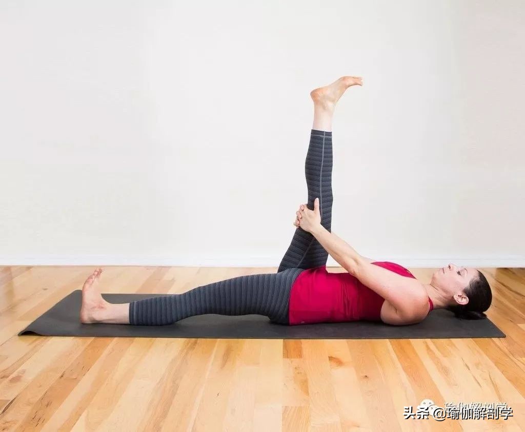 瑜伽横叉热身瑜伽体式,瑜伽零基础怎么学会竖叉