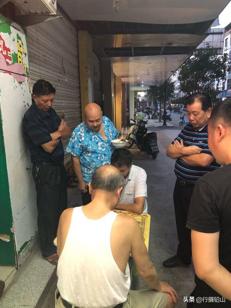 吕师傅美食最新视频,铅山古镇小吃荞麦粿