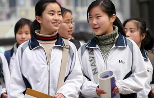 孩子在学校打了同学家长正确做法,孩子在学校被人打了怎么处理