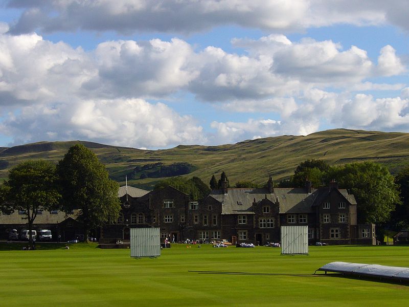 英国留学三件事情有哪些,英国留学衣食住行条件差