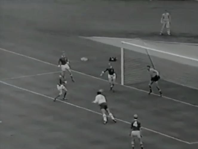 苏联黑蜘蛛,前苏联门将雅辛简介