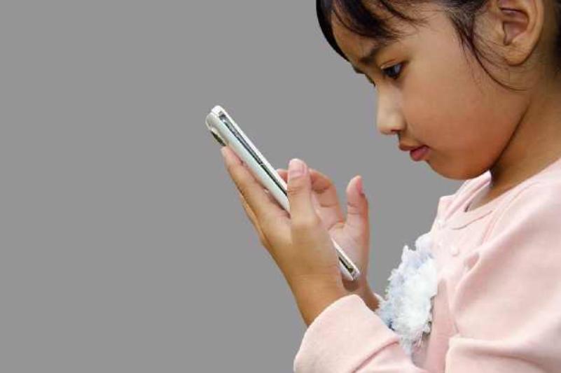 12岁男孩偷妈妈衣服,12岁孩子偷妈妈手机