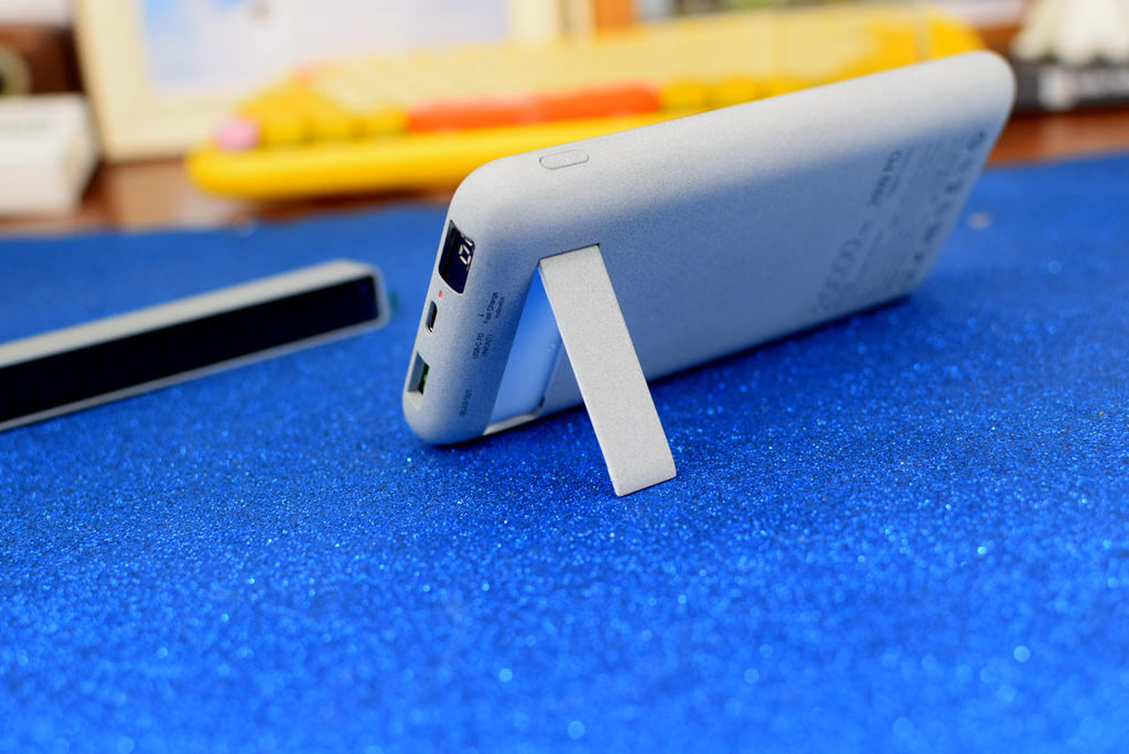 有线无线都能用的充电宝,有线加无线充电宝