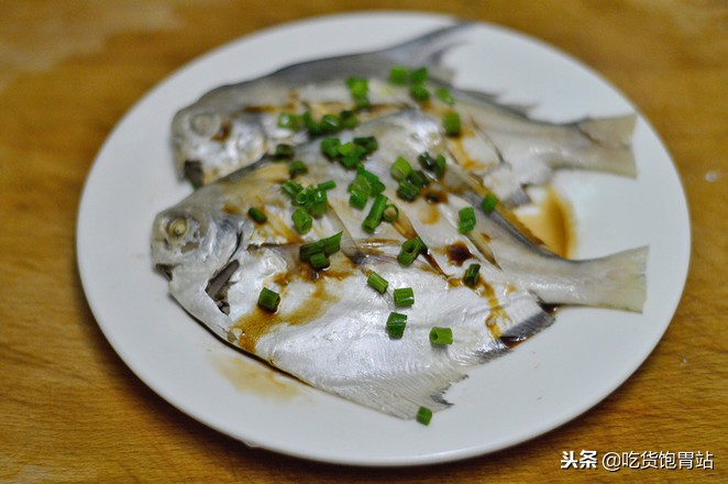 鲳鱼的最佳吃法清蒸鲳鱼,清蒸鲳鱼用最简单的方法做出来