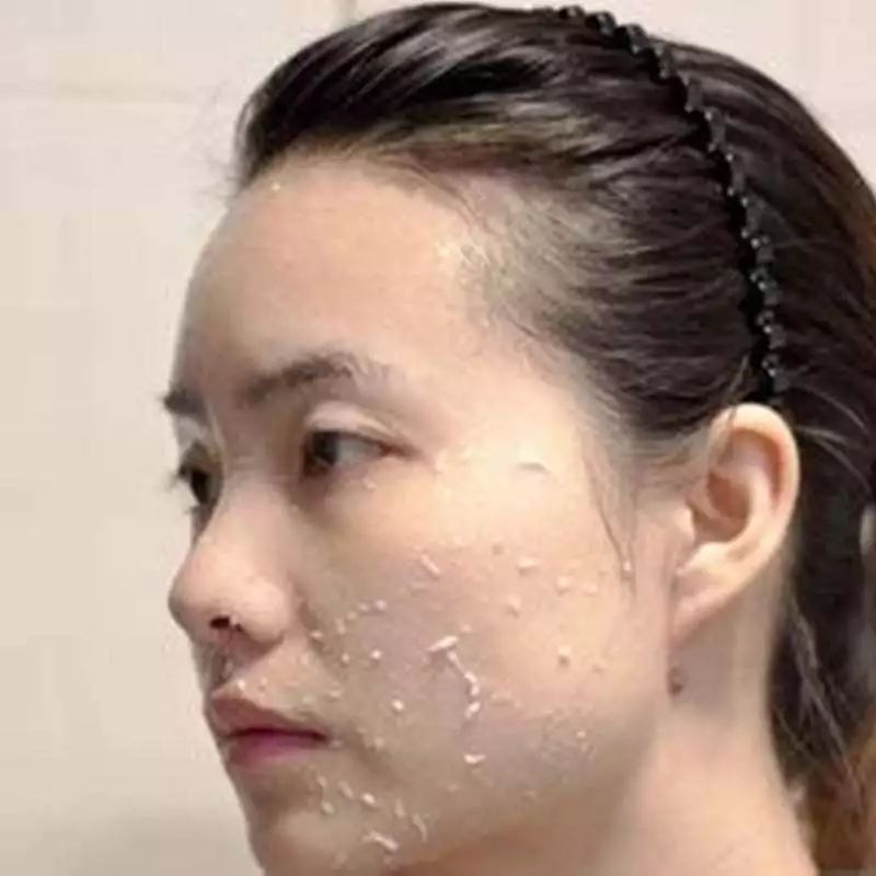 护肤品出现搓泥现象,兰蔻护肤品为什么有搓泥现象