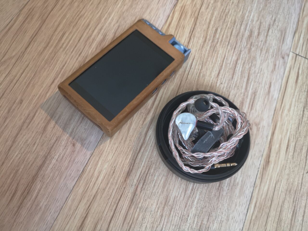 世界轻奢品牌地摊货,国外的地摊货国内的奢侈品牌