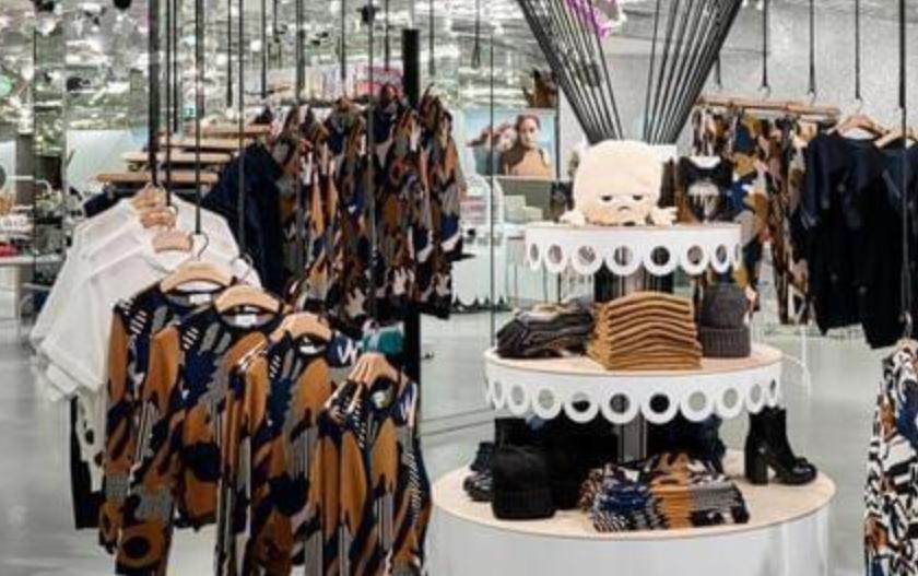 网上400元的衣服实体店多少,网上卖衣服都几十元一件