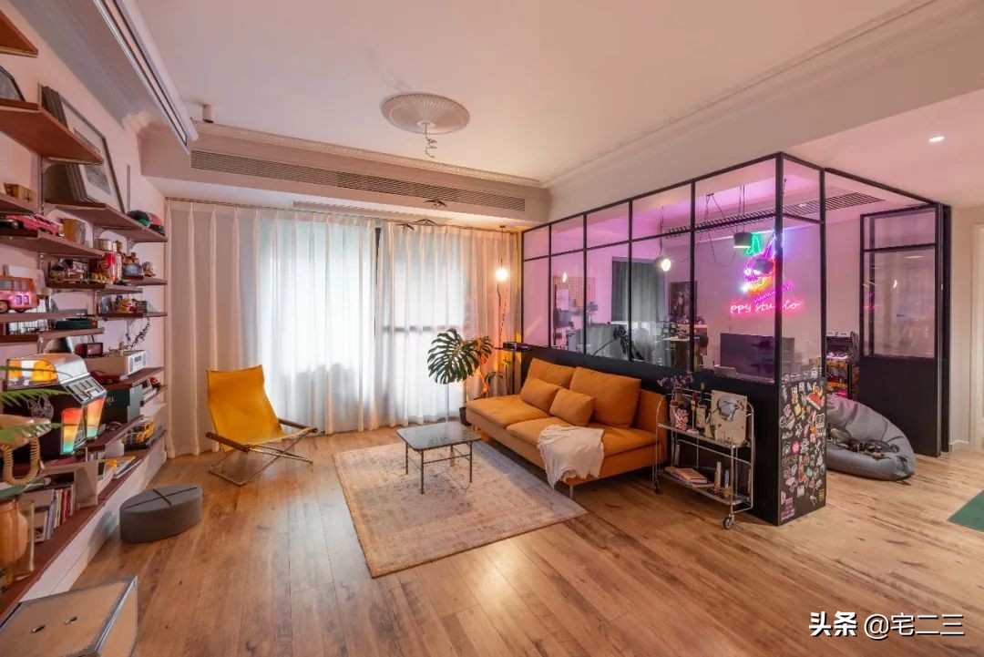 霓虹灯下，他们的“摇滚之家”